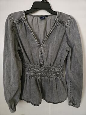 GAP Puffed Sleeve Denim Peplum Top Size Small Washed Gray Smocked Cute Classic